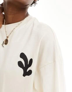 Monki Oversize Coral Print T-shirt In Ivory For Women Off White -Monki Shop 205788774 3