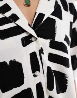 Monki Cropped Boxy Blouse In Black And White Brushstroke For Women Multi -Monki Shop 206203665 3