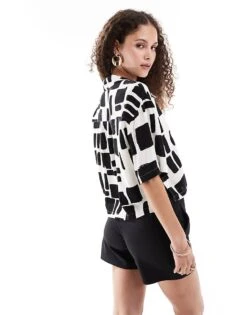 Monki Cropped Boxy Blouse In Black And White Brushstroke For Women Multi -Monki Shop 206203665 4