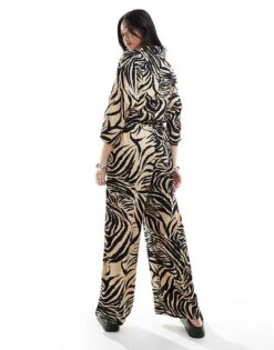 Monki Oversized Jumpsuit With Collar In Beige Animal Print For Women -Monki Shop 206563131 2