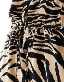 Monki Oversized Jumpsuit With Collar In Beige Animal Print For Women -Monki Shop 206563131 3