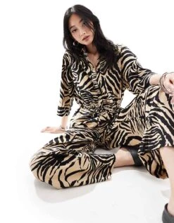 Monki Oversized Jumpsuit With Collar In Beige Animal Print For Women -Monki Shop 206563131 4