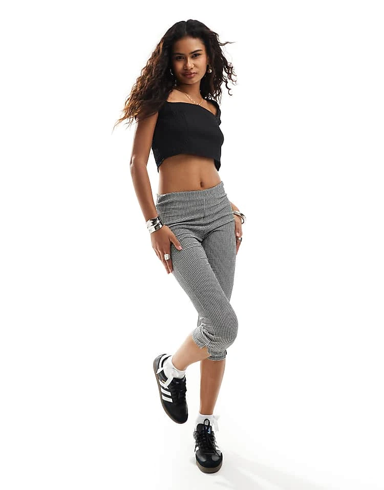 Monki Short Sleeve Square Neck With Open Back Top In Black For Women 6 Monki Short Sleeve Square Neck With Open Back Top In Black For Women - Image 4